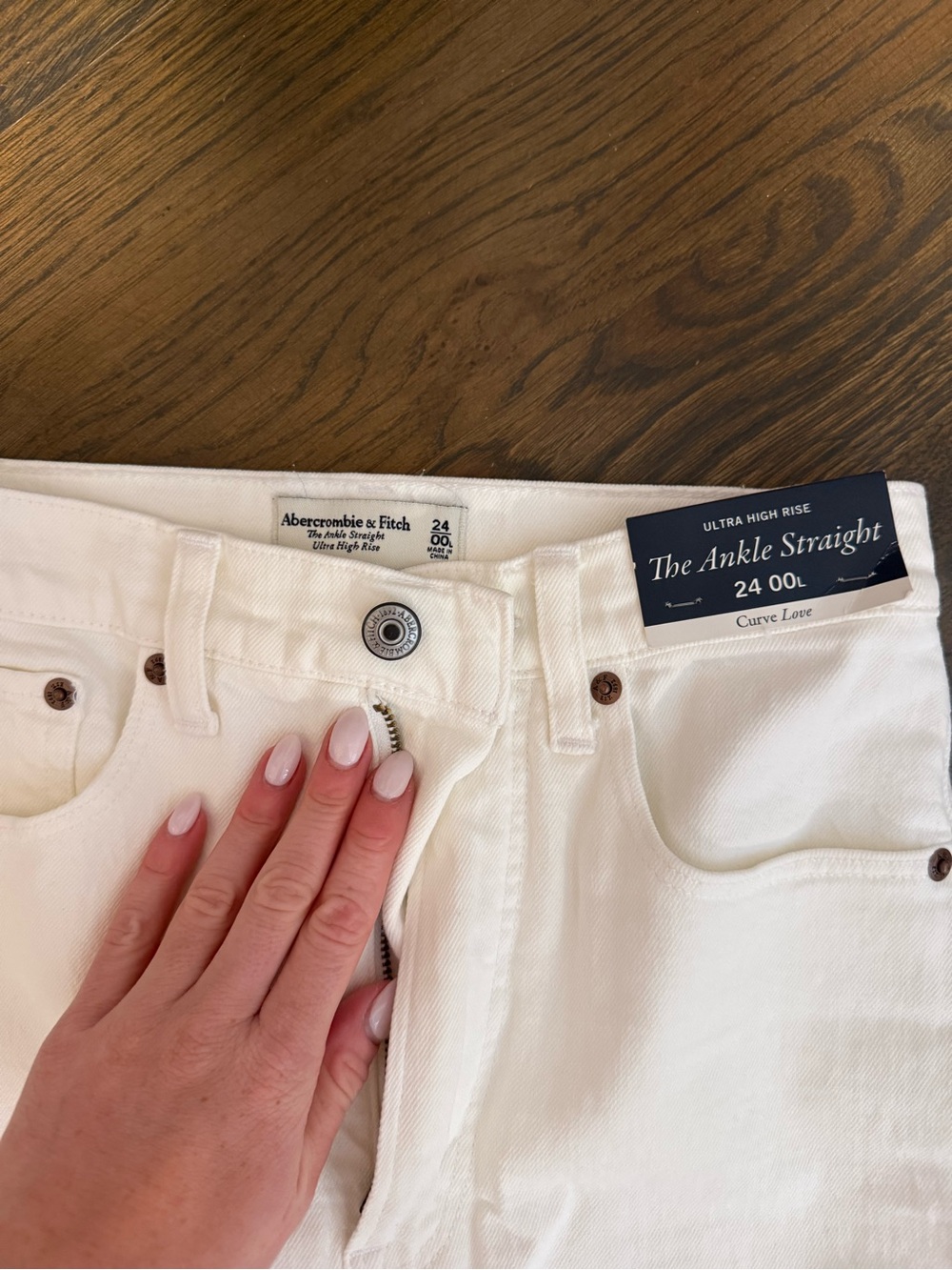 Abercrombie & Fitch Ultra High Rise Ankle Straight Jeans in White